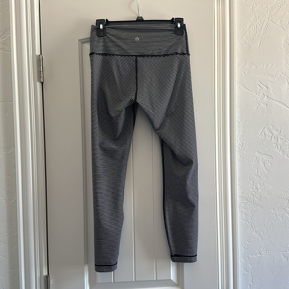 Lululemon Leggings Women’s Size 8 - Picture 2 of 4
